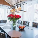 A Wonderful Estate Of Two For Seasons! Feriehus